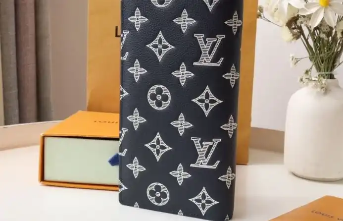 LV Wallets 4178G-0038