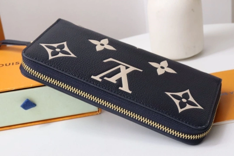 LV Wallets 4178H-0019