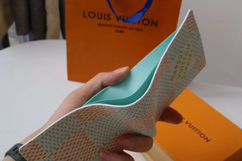 LV Wallets 4178H-0027