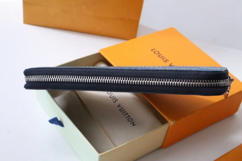 LV Wallets 4178H-0028