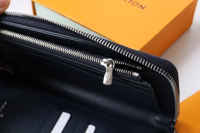 LV Wallets 4178H-0028