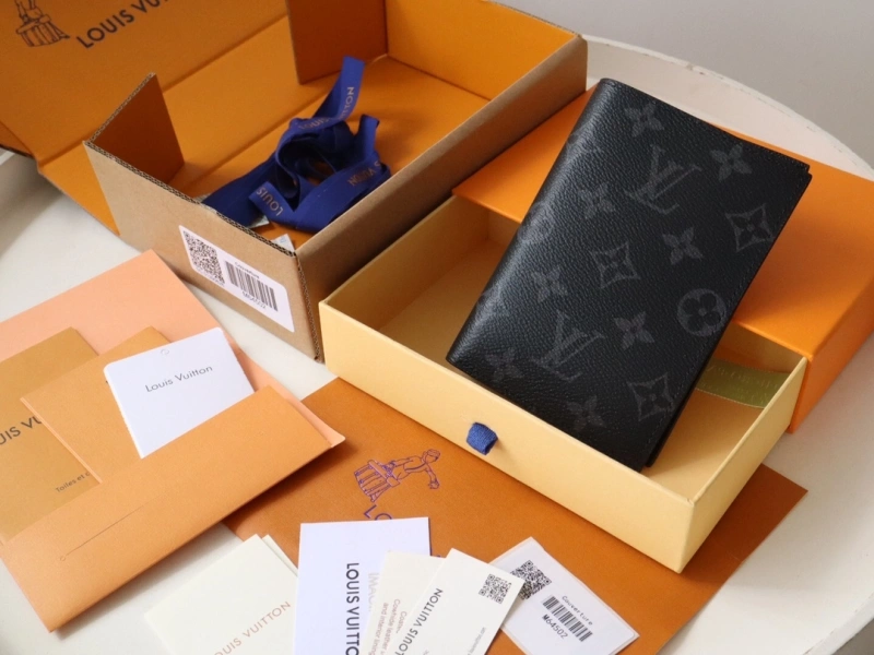 LV Wallets 4192A-0005