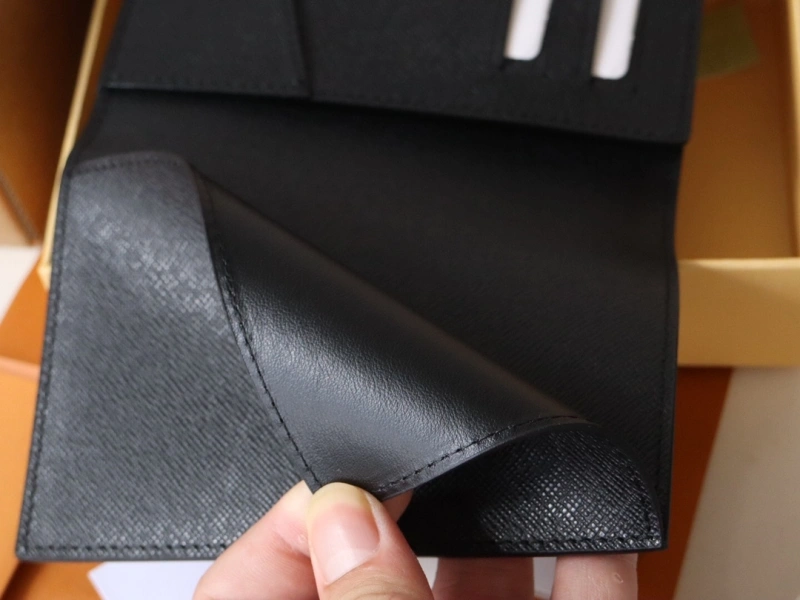 LV Wallets 4192A-0005