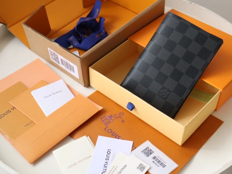 LV Wallets 4192A-0006