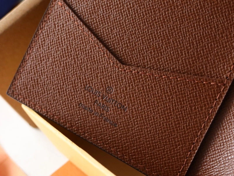 LV Wallets 4192A-0007