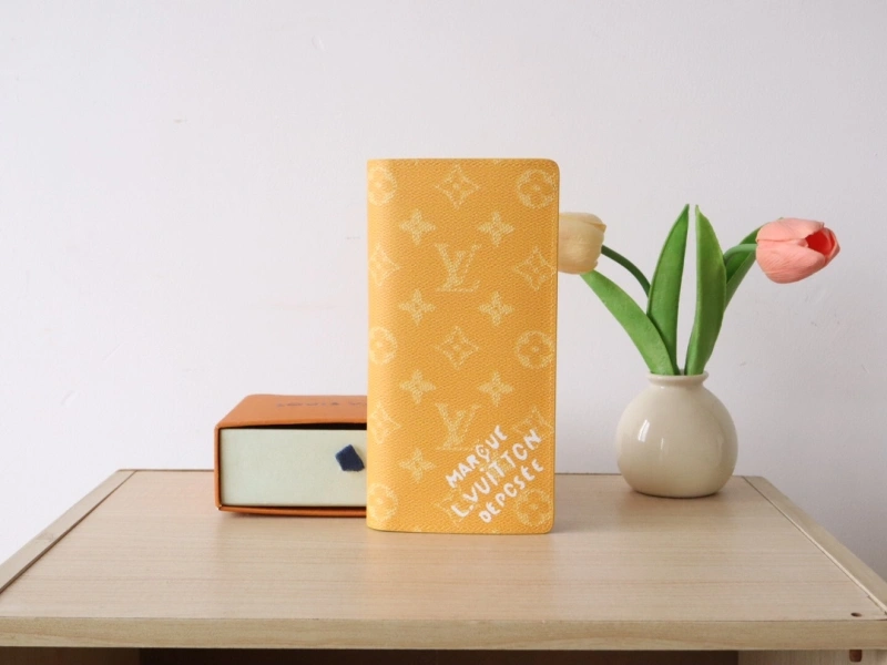 LV Wallets 4192A-0021