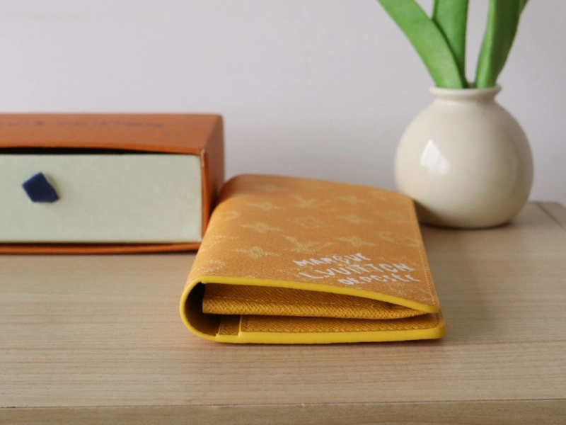 LV Wallets 4192A-0021