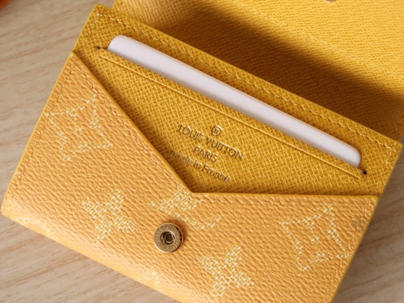 LV Wallets 4192A-0022