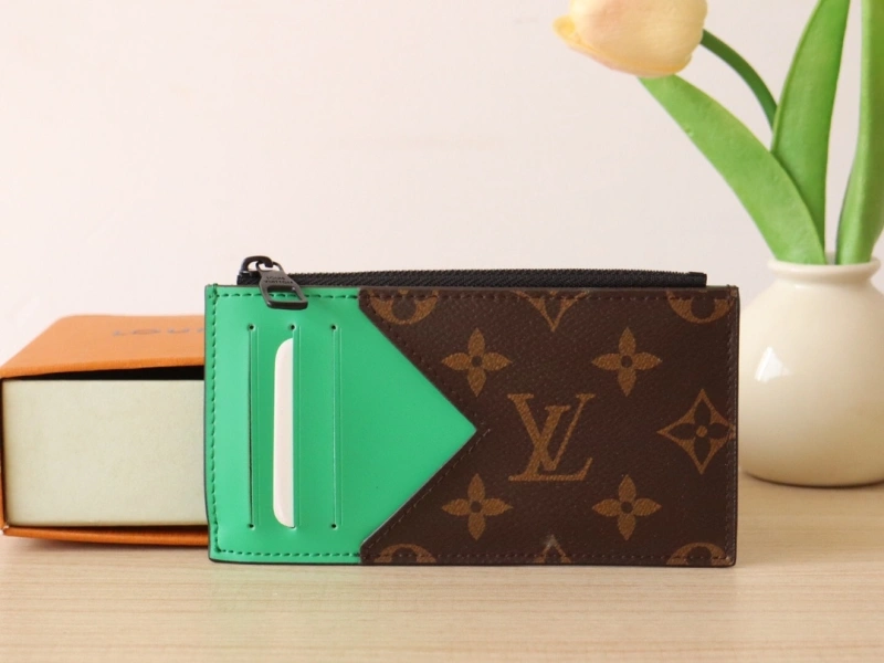 LV Wallets 4192A-0037
