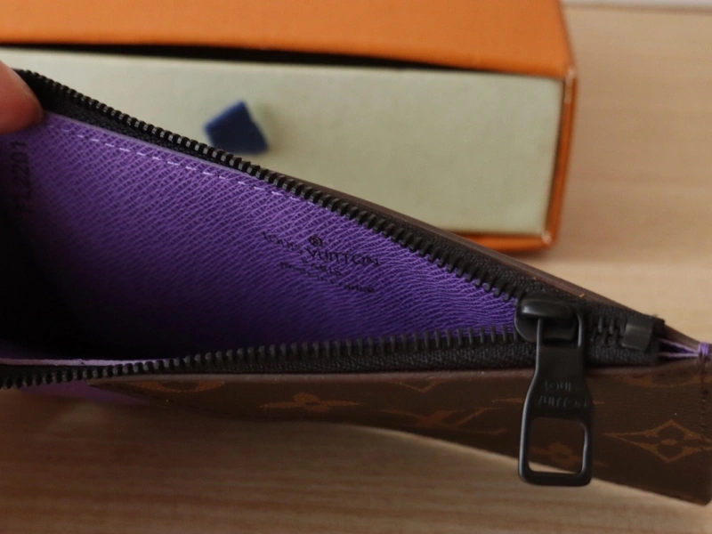 LV Wallets 4192A-0038