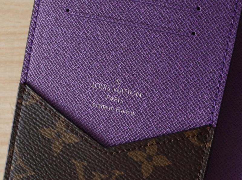 LV Wallets 4192A-0039