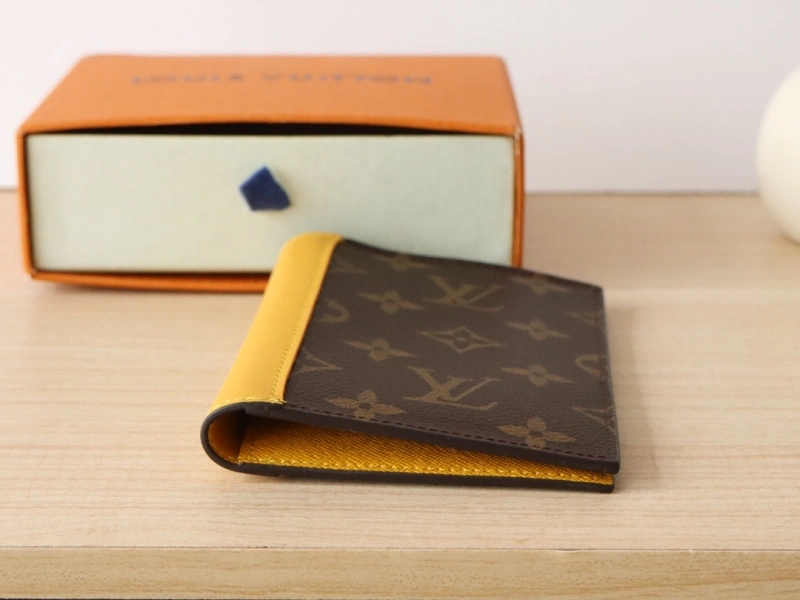 LV Wallets 4192A-0040