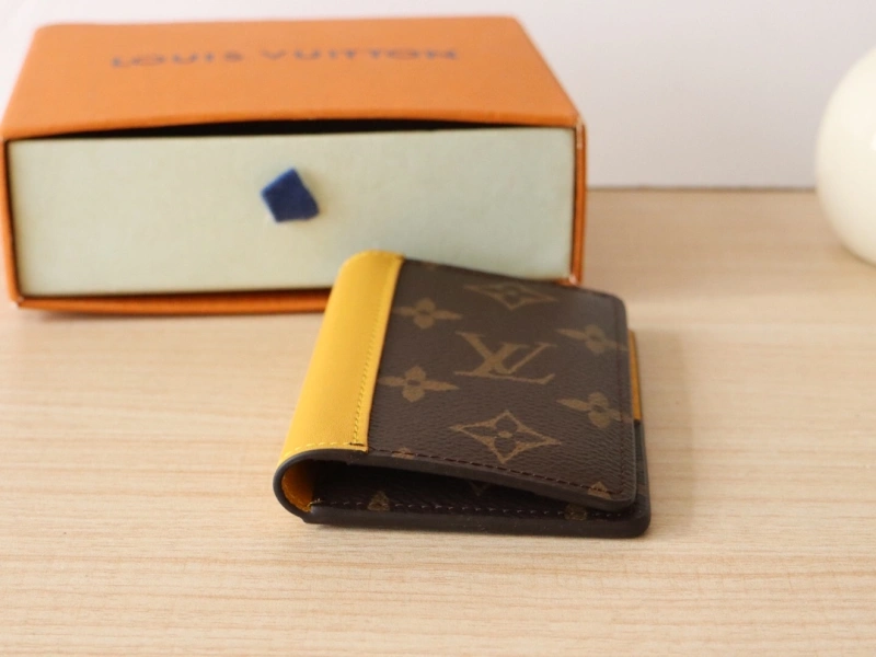 LV Wallets 4192A-0043