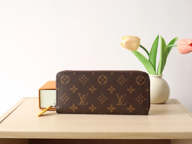 LV Wallets 4192A-0072