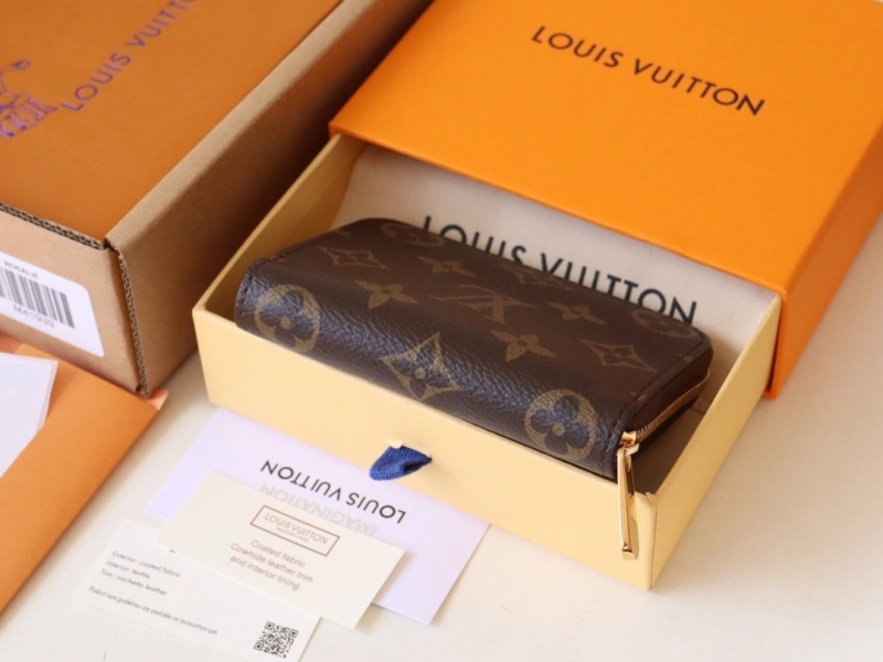 LV Wallets 4192A-0094