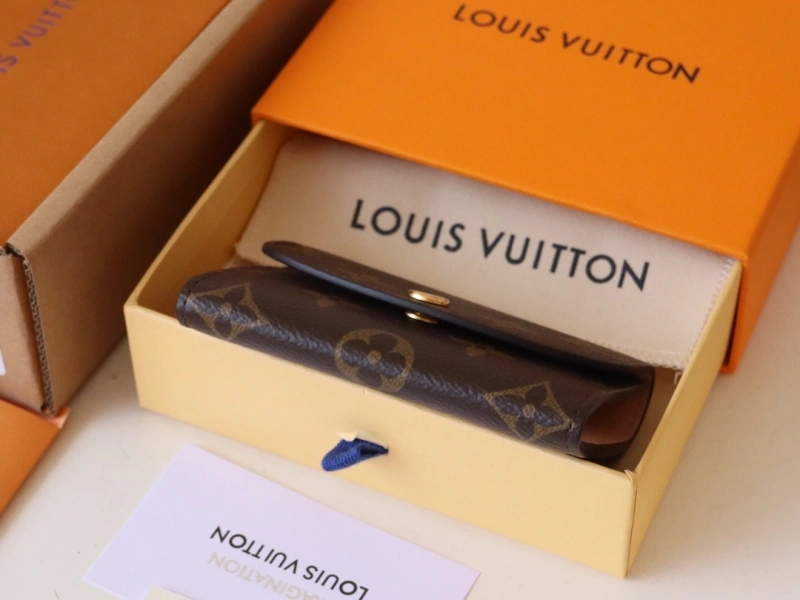 LV Wallets 4192A-0095