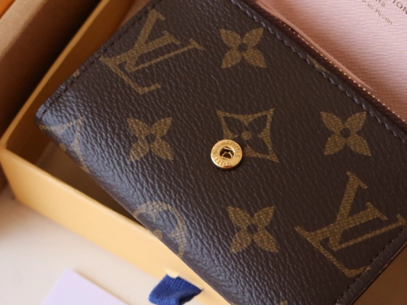 LV Wallets 4192A-0095