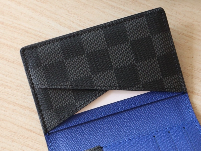 LV Wallets 4192A-0105
