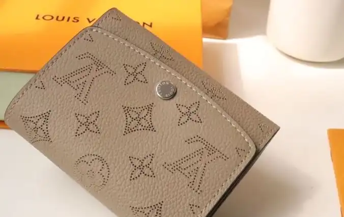 LV Wallets 4192D-0025