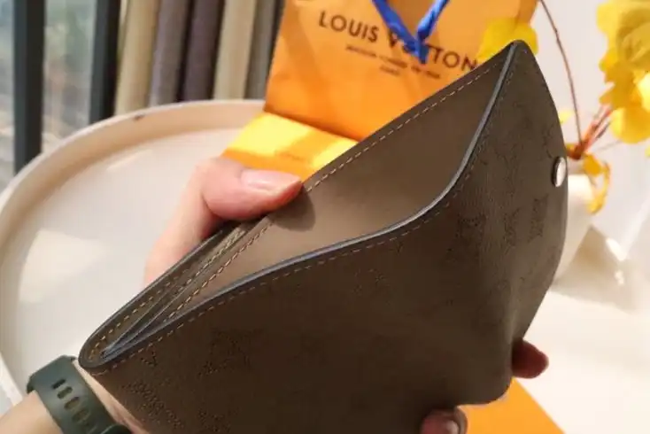 LV Wallets 4192D-0025