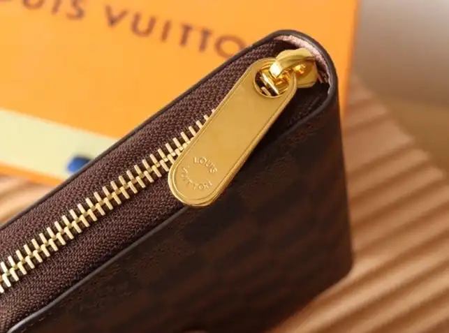 LV Wallets 4192D-0114