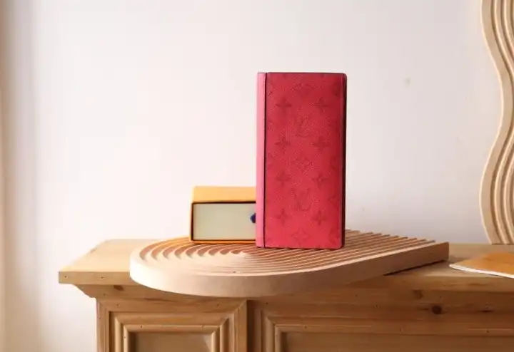 LV Wallets 4192D-0121