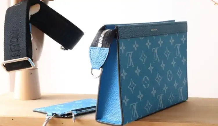 LV Clutch Bags 4192D-0164