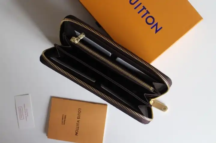 LV Wallets 4192F-0052