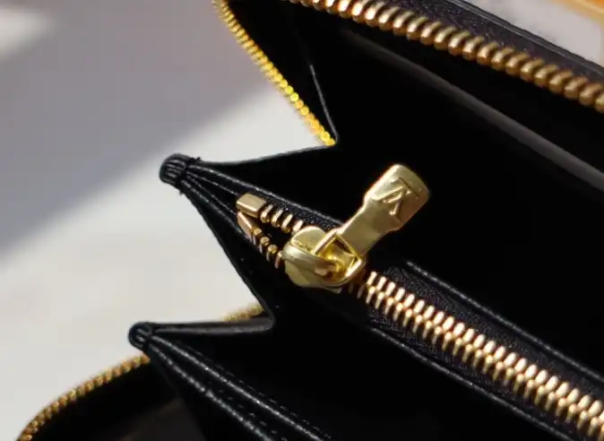 LV Wallets 4192F-0056