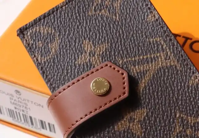 LV Wallets 4192F-0058