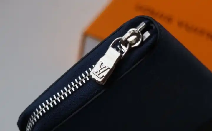 LV Wallets 4192F-0067