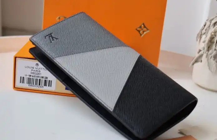 LV Wallets 4192F-0070