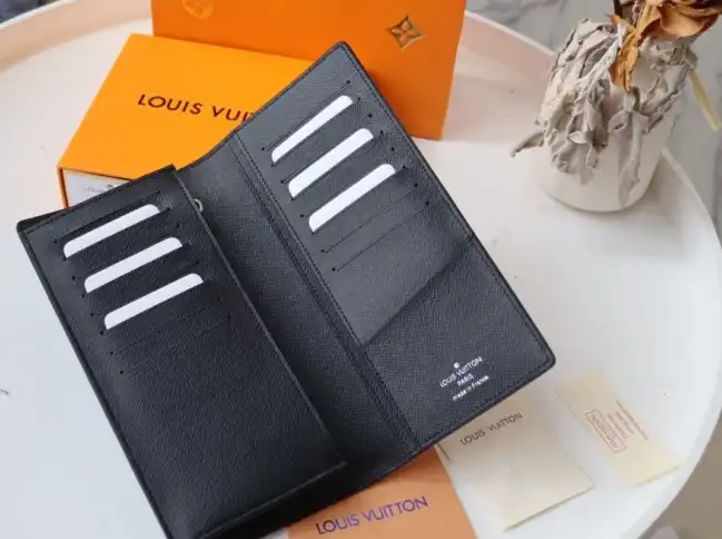 LV Wallets 4192F-0070