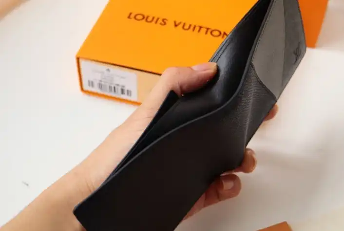 LV Wallets 4192F-0072