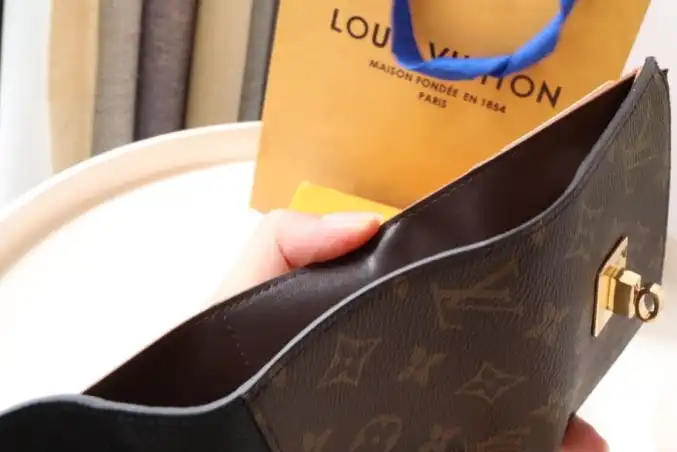LV Wallets 4192F-0120