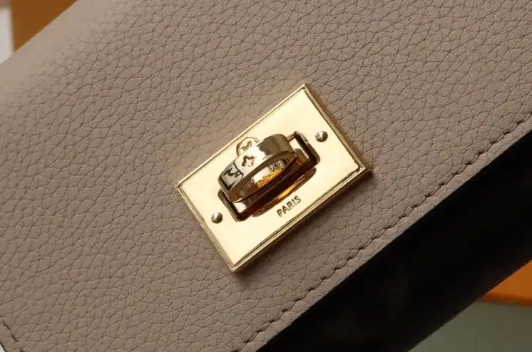 LV Wallets 4192F-0121