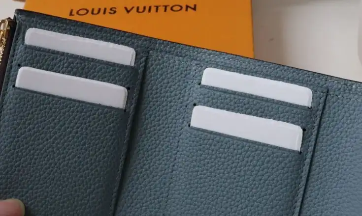 LV Wallets 4192F-0121