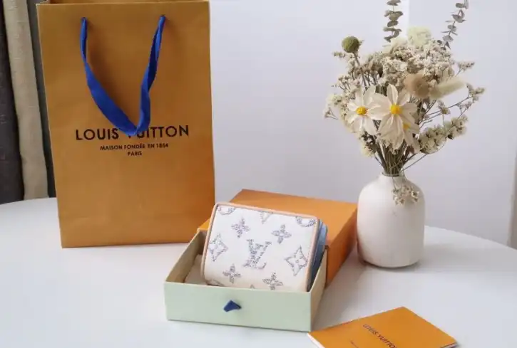 LV Wallets 4192F-0220