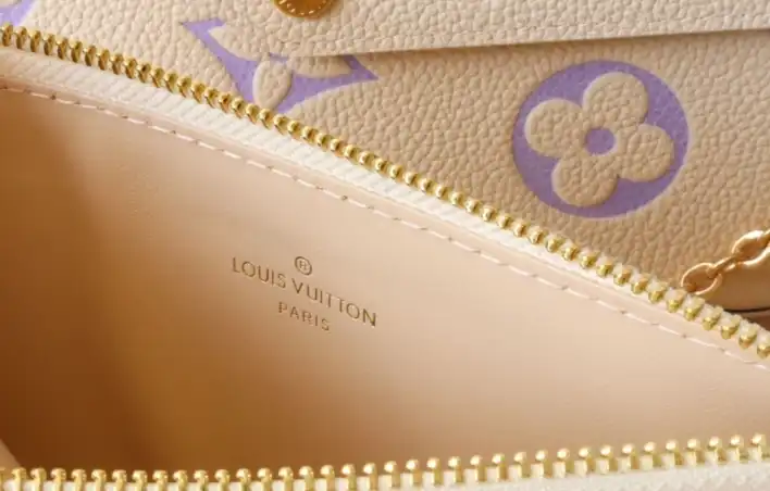LV Wallets 4206A-0089