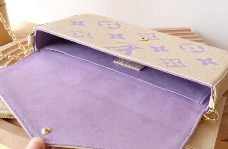 LV Wallets 4206A-0089