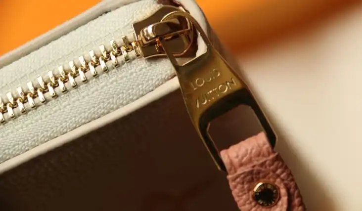 LV Wallets 4206A-0106