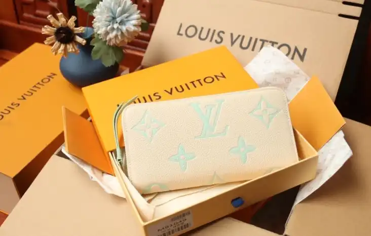 LV Wallets 4206A-0108