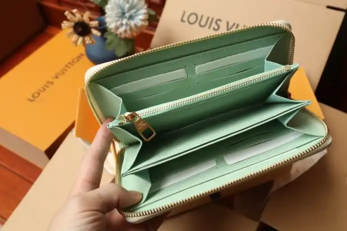 LV Wallets 4206A-0108