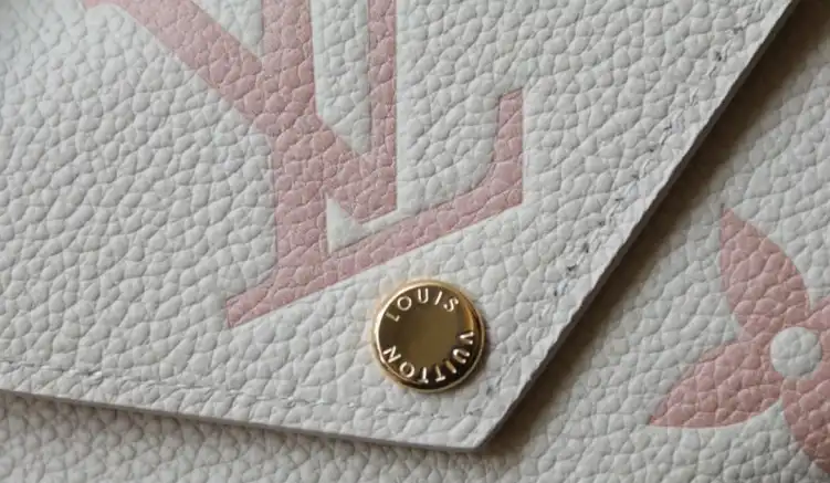 LV Wallets 4206A-0116