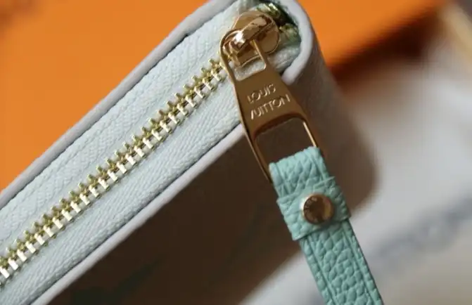 LV Wallets 4206A-0118