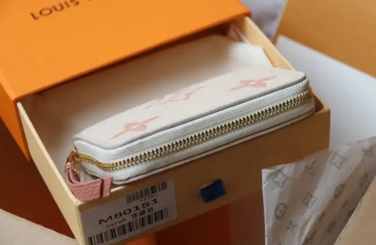 LV Wallets 4206A-0120