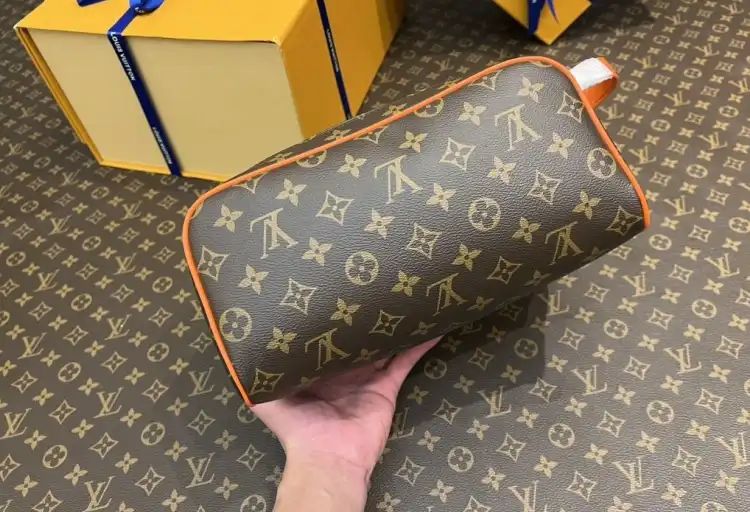 LV Cosmetic Bags 4206A-0370