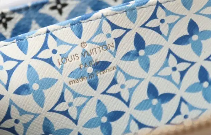 LV Wallets 4206A-0801