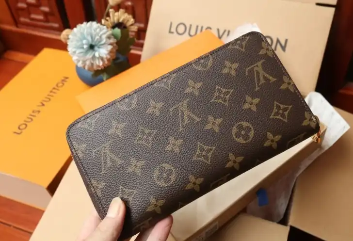 LV Wallets 4206A-0885