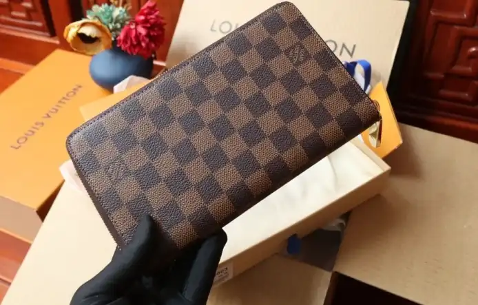 LV Wallets 4206A-0887